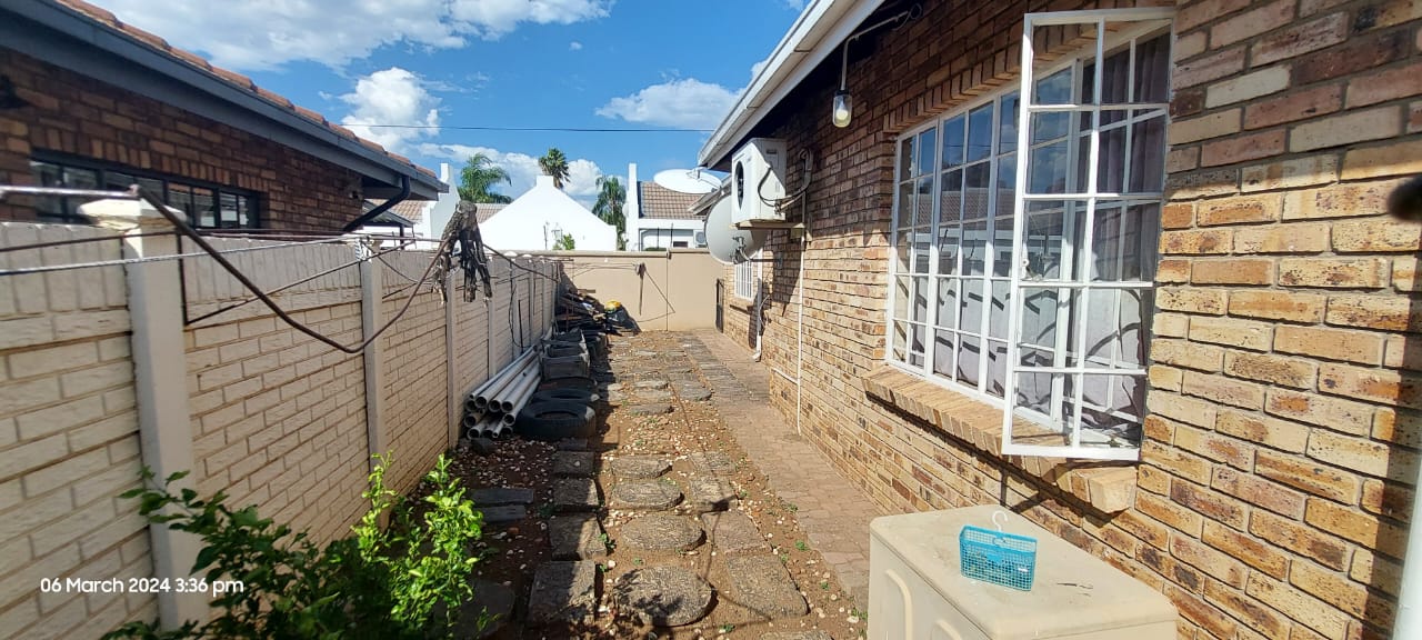 3 Bedroom Property for Sale in Protea Park North West